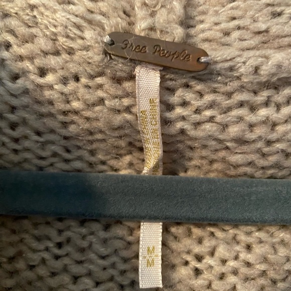 Free people sweater size small - Picture 3 of 4
